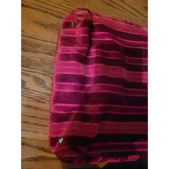 1960s Garay Red Velvet Carpet Handbag - Picture 9 of 11